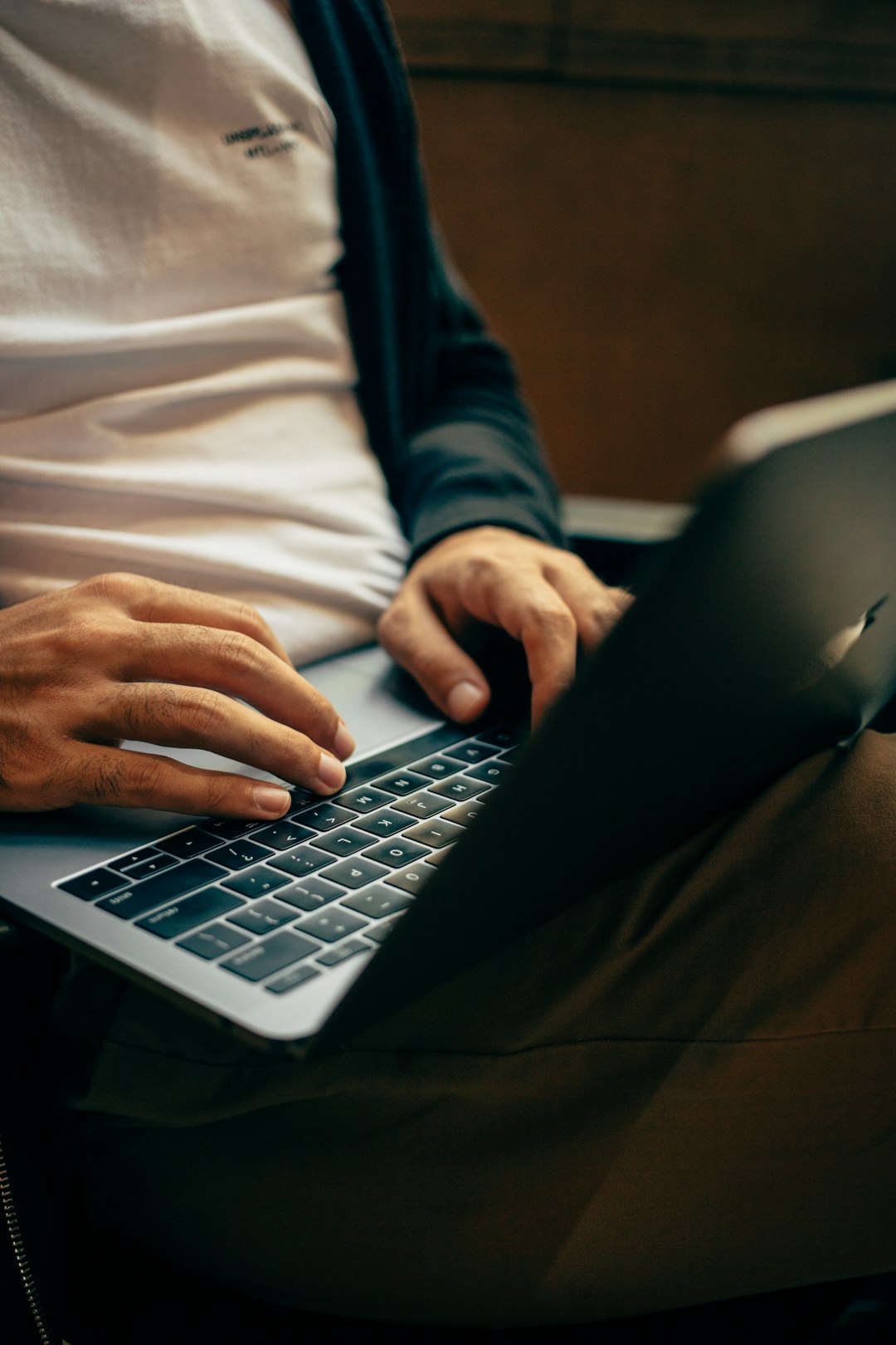 Mastering the First Impression: Your intriguing post title goes here person-using-macbok-dgoykngpifq